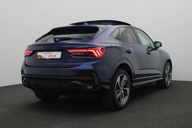 Audi Q3 Sportback 45 TFSI e 245 pk S-tronic S Edition / S-Line | Panoramadak | Matrix LED | Demperregeling | Leder/alcantara | Achteruitrijcamera | Alcantara delen