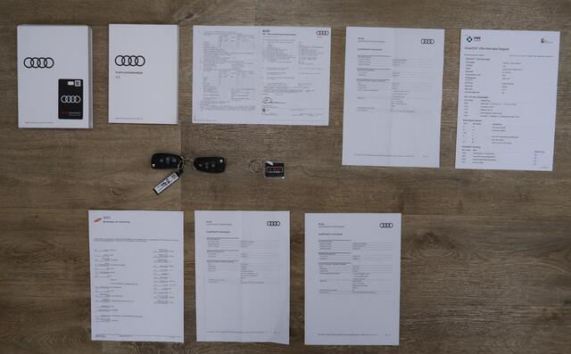 Audi Q3 Sportback 35 TFSI S Edition 2x S Line Automaat Chronosgrijs 1e Eigenaar Nieuwstaat 4x nieuwe banden Navigatie Camera Leer Blackpack Virtueel Sportstoelen Winterbanden