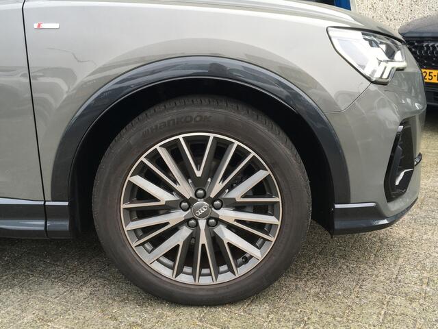 Audi Q3 35 TFSI S-line Black Edition sfeer CarPlay