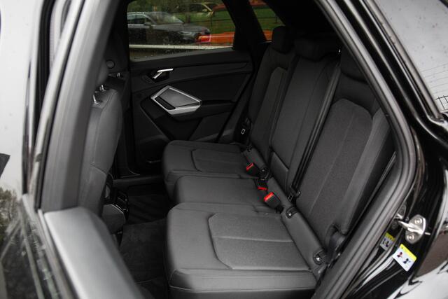 Audi Q3 35 TFSI Advanced edition Black edition , Adap. cruise, Stuur/stoelverwarming, Trekhaak,