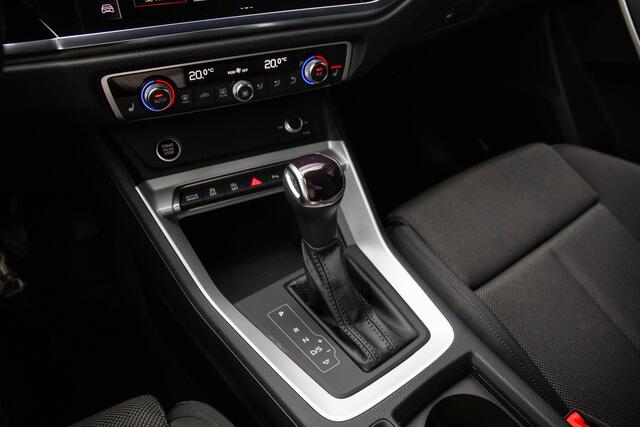 Audi Q3 35 TFSI Advanced edition Black edition , Adap. cruise, Stuur/stoelverwarming, Trekhaak,