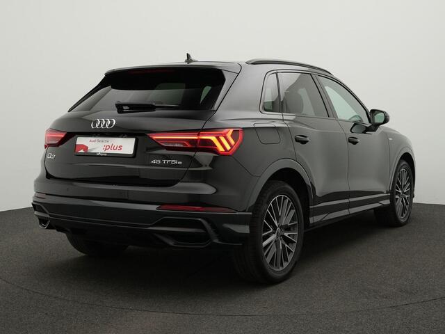 Audi Q3 45 TFSI e 245PK S edition / S-Line | Leder/alcantara | Achteruitrijcamera | Navigatie