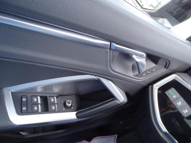 Audi Q3 Sportback 35 TFSI S Edition Automaat, F1-Flippers, Bedienbaar stuur, Panoramadak, Dode Hoek, Leder Sport Interieur, Camera, Navigatie, Multimedia, Airco/ECC, Cruisecontrol, Parkeersensoren, LM-velgen, Led
