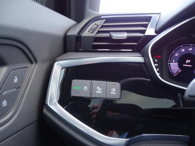 Audi Q3 Sportback 35 TFSI S Edition Automaat, F1-Flippers, Bedienbaar stuur, Panoramadak, Dode Hoek, Leder Sport Interieur, Camera, Navigatie, Multimedia, Airco/ECC, Cruisecontrol, Parkeersensoren, LM-velgen, Led