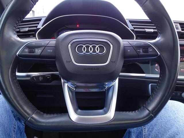 Audi Q3 Sportback 35 TFSI S Edition Automaat, F1-Flippers, Bedienbaar stuur, Panoramadak, Dode Hoek, Leder Sport Interieur, Camera, Navigatie, Multimedia, Airco/ECC, Cruisecontrol, Parkeersensoren, LM-velgen, Led