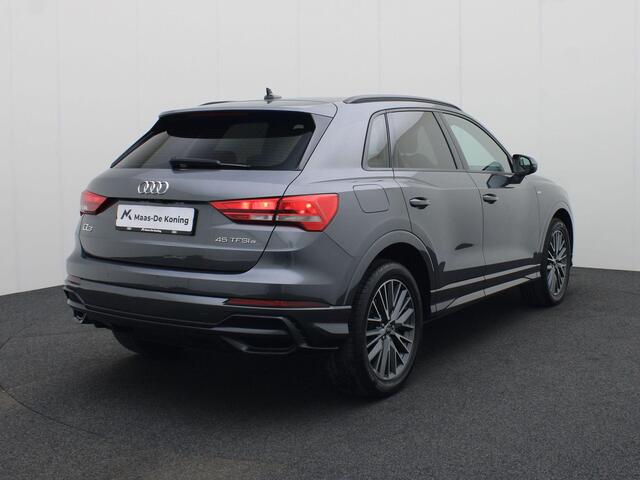 Audi Q3 45 TFSIe 180kW/245PK S-Line · Apple Car Play · Camera + Parkeersensoren · Leder/stof