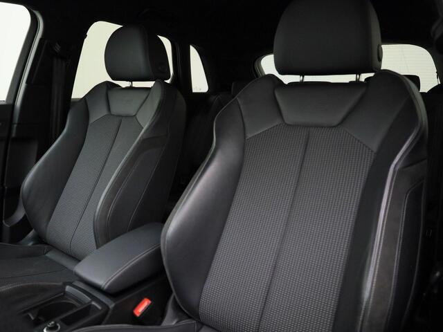 Audi Q3 45 TFSIe 180kW/245PK S-Line · Apple Car Play · Camera + Parkeersensoren · Leder/stof