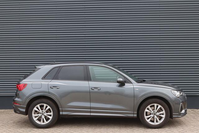 Audi Q3 45 TFSI e S-Line Matrix LED/ACC/Keyless/Sfeer/Dodehoek/Elek. klep/Trekhaak wegkl.