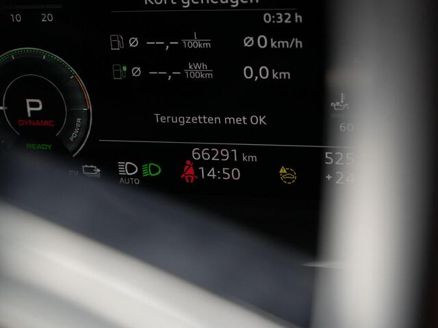 Audi Q3 Sportback 45 TFSI e 245 pk S-tronic S Edition Advanced | Panoramadak | LED | Achteruitrijcamera | Standkachel | Adaptive Cruise | 19 inch