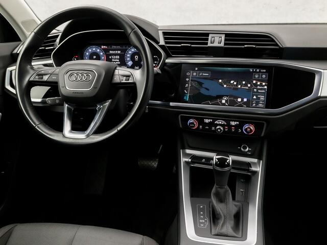 Audi Q3 35 TFSI Sportline 150Pk Automaat (APPLE CARPLAY, GROOT NAVI, GETINT GLAS, CLIMATE, SPORTSTOELEN, ELEK ACHTERKLEP, PARKEERSENSOREN, CRUISE, NIEUWSTAAT)