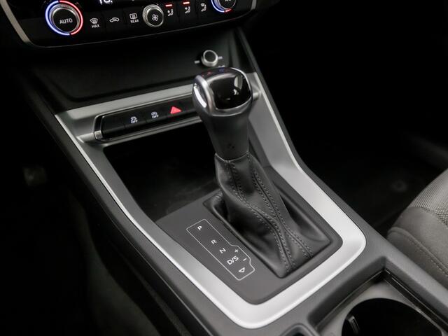 Audi Q3 35 TFSI Sportline 150Pk Automaat (APPLE CARPLAY, GROOT NAVI, GETINT GLAS, CLIMATE, SPORTSTOELEN, ELEK ACHTERKLEP, PARKEERSENSOREN, CRUISE, NIEUWSTAAT)