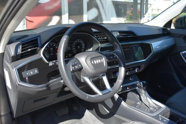 Audi Q3 35 TFSI 150pk Pro Line Automaat / Navigatie / Trekhaak wegklapbaar (1800kg) / 18" LM / LED /