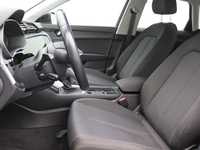 Audi Q3 35 TFSI Business Edition 150PK S-Tronic Adaptieve Cruise Controle, Side Assist, Parkeersensoren voor en achter, Clima, Navi, Trekhaak, 18" LM Velgen
