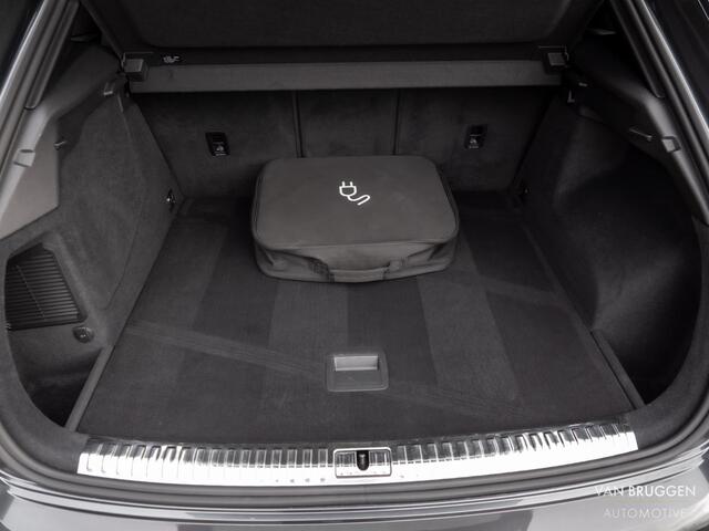 Audi Q3 45 TFSI E S-Line Pano Sfeer Camera Leer 20"