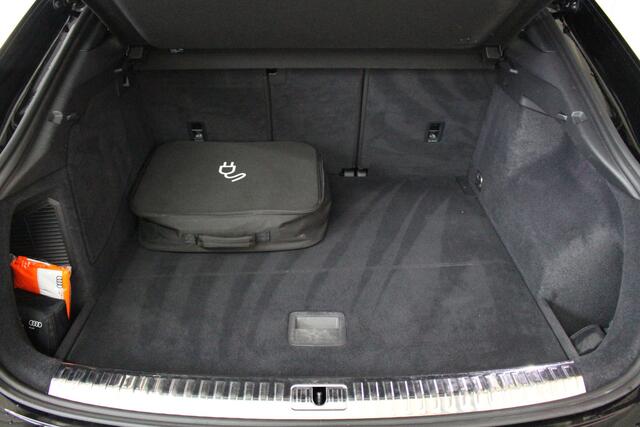 Audi Q3 Sportback 45 TFSIe S-Line 245PK Blackstyle Sportstoelen | Camera | Virtual Cockpit | 20" Velgen | El achterklep
