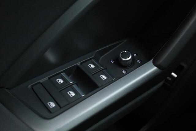 Audi Q3 Sportback 45 TFSI e 2x S Line | Elek. Trekhaak | Camera | Navi | Stoelverw. | Adapt. Cruise | Keyless | 19''