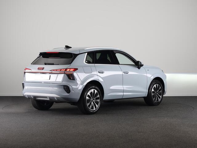 Audi Q3 Advanced edition e-hybrid 200 kW / 272 PK | Techniekpakket plus | Ambiente lichtpakket plus | Privacy glas | Sportstoelen |