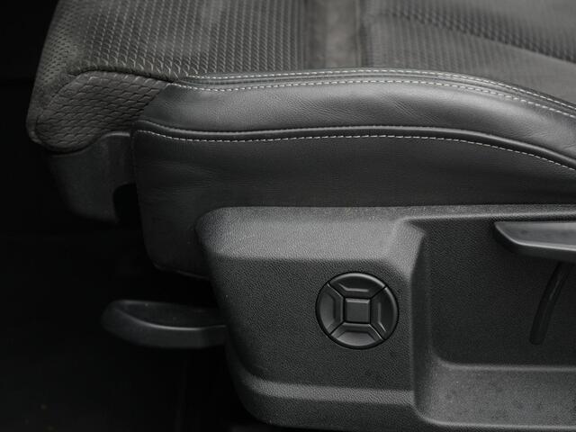 Audi Q3 45 TFSI e 245 pk S-tronic S edition | Panoramadak | SONOS sound | Achteruitrijcamera | Sportstoelen | LED Koplampen | Adaptive Cruise | 20 inch