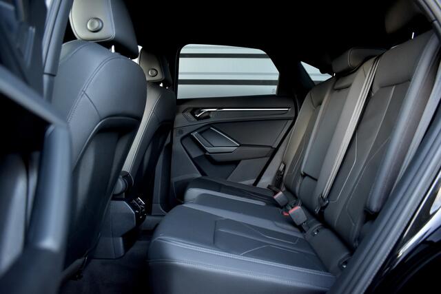 Audi Q3 Sportback 45 TFSI e S Line | 360 Camera | Lederen Bekleding | Black Optic | Sfeerverlichting | 3X S-Line | Stoelverwarming |