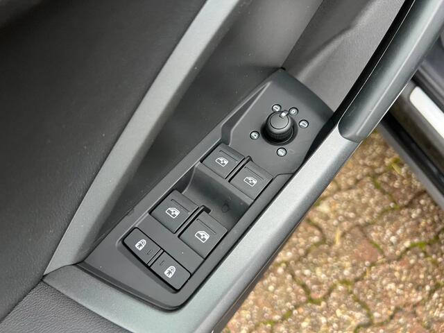 Audi Q3 35 TFSI | S line binnen+buiten | Virtual | Camera | 27dkm!!