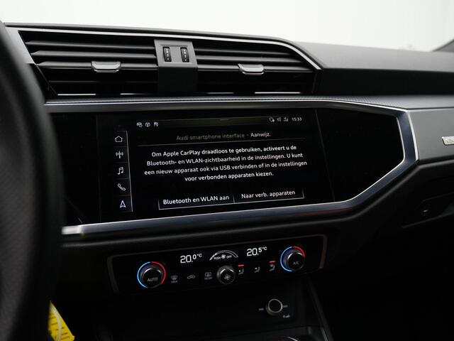 Audi Q3 40 TFSI 190 pk S-tronic quattro S edition / S-Line - Origineel NL | Panoramadak | Trekhaak | Matrix LED | Achteruitrijcamera | Navigatie | Adaptive Cruise