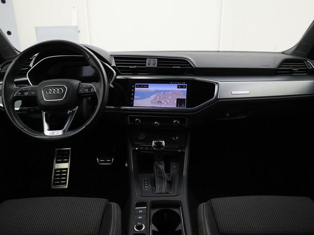 Audi Q3 45 TFSIe 180kW/245PK S Line · Camera · Stoelverwarming · Apple/Android Car Play · Leder/Stof · Trekhaak ·