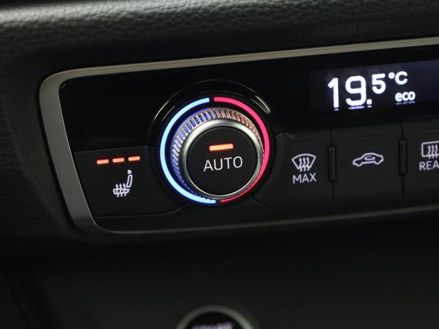 Audi Q3 45 TFSIe 180kW/245PK S Line · Camera · Stoelverwarming · Apple/Android Car Play · Leder/Stof · Trekhaak ·