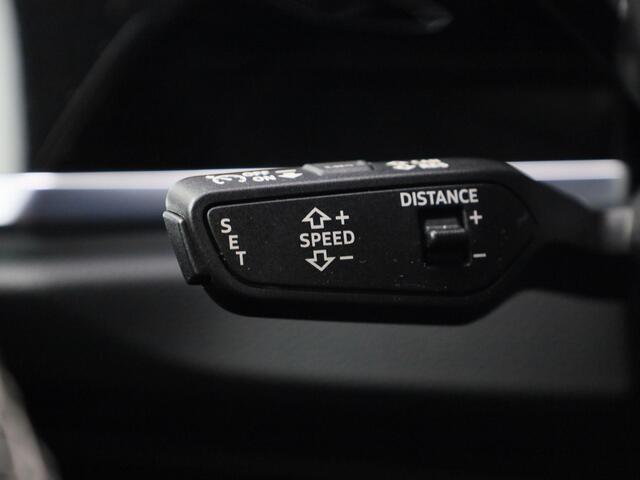 Audi Q3 45 TFSIe 180kW/245PK S Line · Camera · Stoelverwarming · Apple/Android Car Play · Leder/Stof · Trekhaak ·