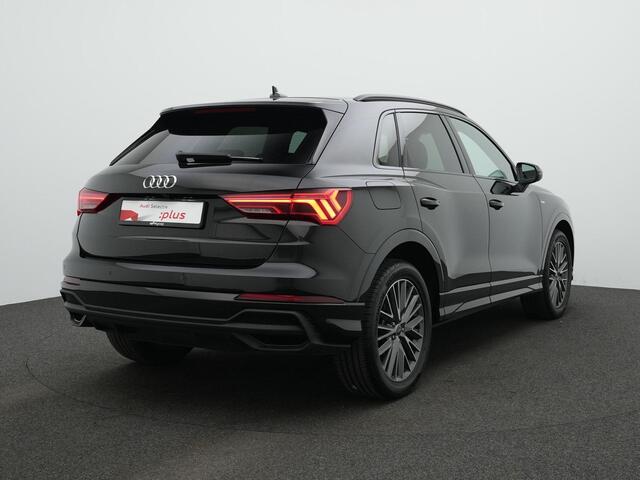 Audi Q3 45 TFSI e 245 pk S-tronic S-Line | Leder/alcantara | Achteruitrijcamera | Stoelverwarming | Navigatie