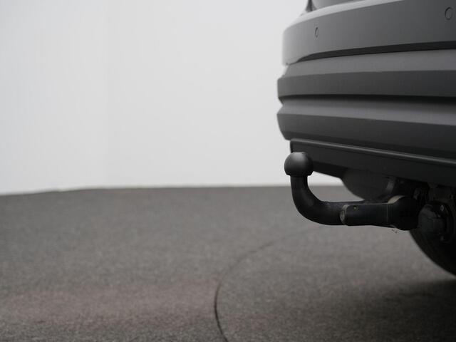 Audi Q3 45 TFSI e 245 pk S-tronic S-Line | Trekhaak | Leder | Sonos | Achteruitrijcamera | Stoelverwarming | Navigatie