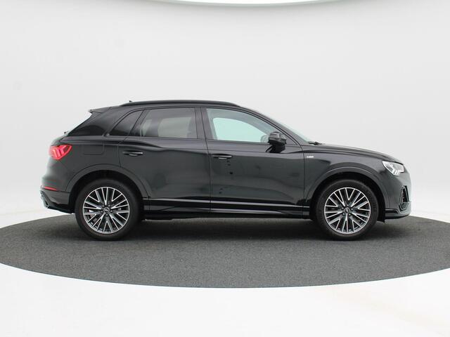 Audi Q3 45 TFSi e 245 Pk Automaat S-Line | Virtual Cockpit | Adaptive Cruise | Camera | Alcantara Leder | Elektrische Achterklep | Privacy Glass | 19 Inch | 45.521 Km
