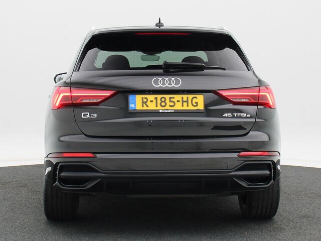 Audi Q3 45 TFSi e 245 Pk Automaat S-Line | Cruise Control | CarPlay | Navigatie | Stoelverwarming | Parkeersensoren | Panoramadak | 19 Inch |