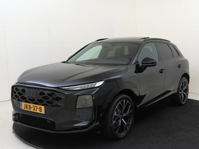 Audi Q3 1.5 200kW e-hybrid S edition | Panoramadak | Parkeerassistent Plus | Keyless | Achteruitrijcamera | Sfeerverlichting | Dodehoek detectie | Optiek zwart | Lederen bekleding |