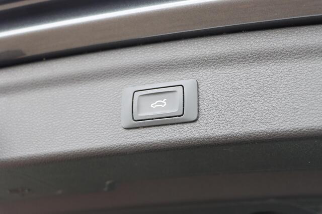 Audi Q3 35 TFSI S edition 150pk S-Tronic | 19'' Lichtmetaal | Elektrische achterklep