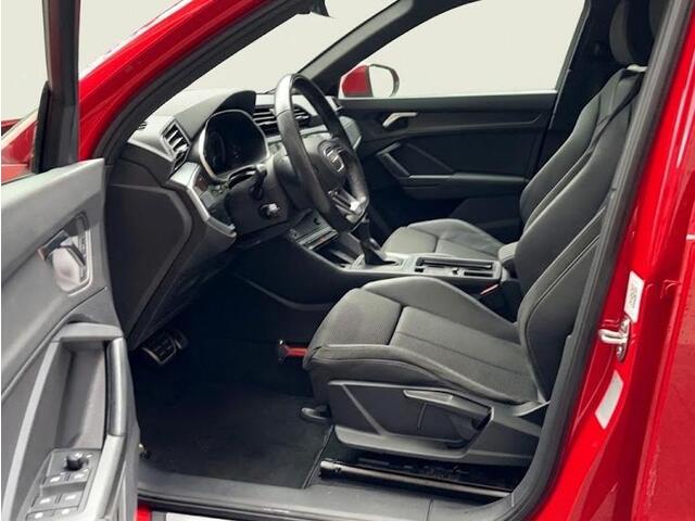 Audi Q3 45 TFSI e S edition 245pk | Navigatie | Trekhaak | Adaptieve cruise controle | 3 spaaks afgevlakt stuurwiel | 19 inch Lichtmetalen velgen