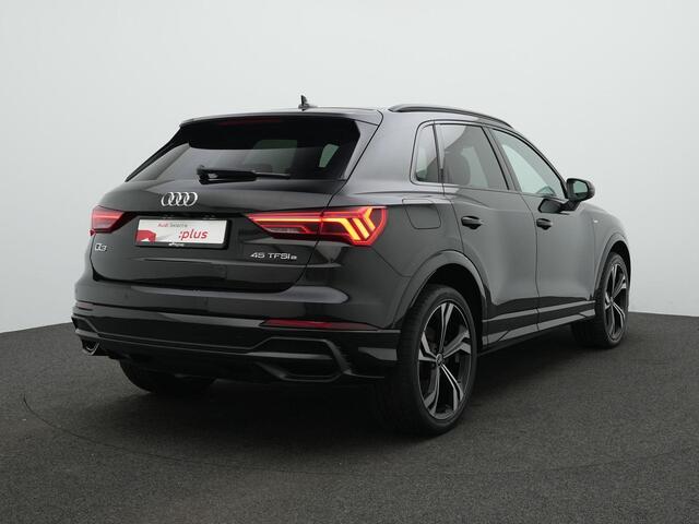 Audi Q3 45 TFSI e 245 pk S-tronic S-Line | Leder/alcantara | Achteruitrijcamera | Stoelverwarming | Adaptive Cruise | Navigatie