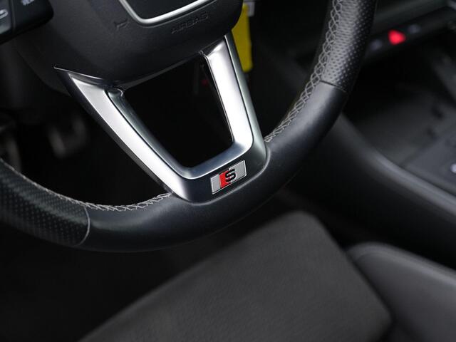 Audi Q3 45 TFSI e 245 pk S-tronic S-Line | Leder/alcantara | Achteruitrijcamera | Stoelverwarming | Adaptive Cruise | Navigatie