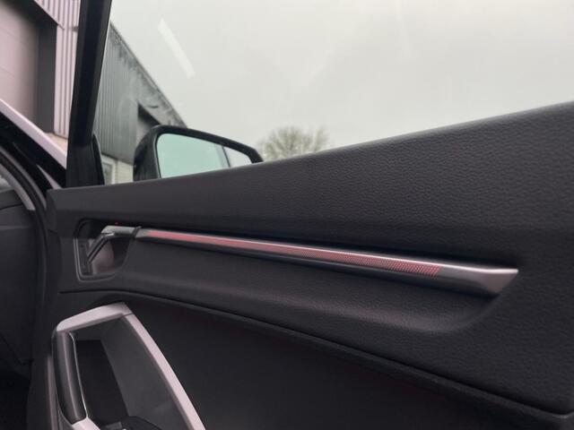 Audi Q3 45 TFSI e S-line, Luxe ambianceverlichting, Stoelverwarming, Leder, 20 Hybride, Digitaal dashboard