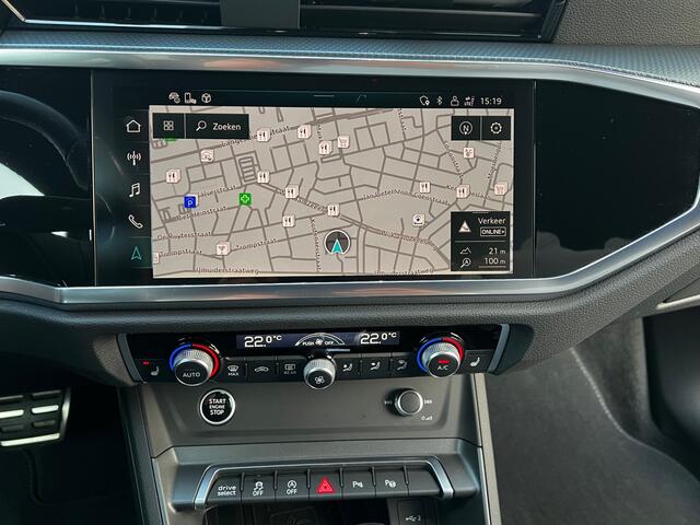 Audi Q3 35 TFSI Automaat S-Line Black edition 150 PK / Audi Virtual Cockpit / 20" Velgen / Apple CarPlay / Trekhaak Zwenkbaar / Camera / Sport Int / 1e Eigenaar!
