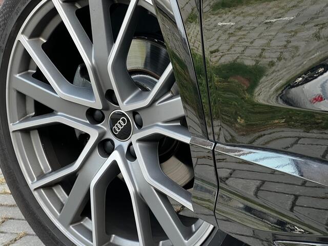 Audi Q3 35 TFSI Automaat S-Line Black edition 150 PK / Audi Virtual Cockpit / 20" Velgen / Apple CarPlay / Trekhaak Zwenkbaar / Camera / Sport Int / 1e Eigenaar!