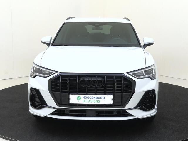 Audi Q3 45 TFSI e S edition | Trekhaak | Achteruitrijcamera | Dodehoek detectie | Keyless | Stoelverwarming | Cruise control | Navigatie |