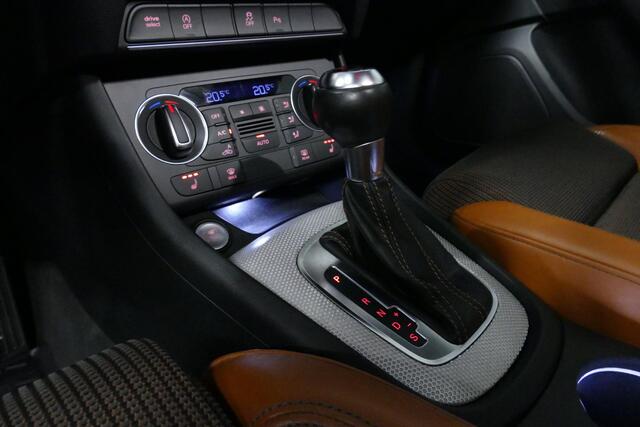 Audi Q3 2.0 TFSI quattro S Line / Panoramadak / Elektr. verstelbare voorstoelen / Achteruitrijcamera / Stoelverwarming / Elektr. wegklapbare trekhaak / Full LED / Audi Sound System / Navigatie / Cruise Control / 19'' LMV / Lichtpakket / Dodehoek detectie / Audi E