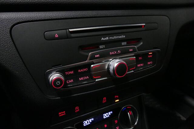 Audi Q3 2.0 TFSI quattro S Line / Panoramadak / Elektr. verstelbare voorstoelen / Achteruitrijcamera / Stoelverwarming / Elektr. wegklapbare trekhaak / Full LED / Audi Sound System / Navigatie / Cruise Control / 19'' LMV / Lichtpakket / Dodehoek detectie / Audi E