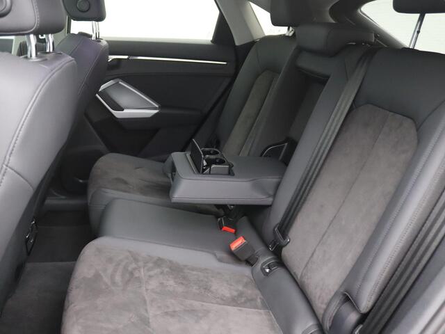 Audi Q3 Sportback 35 TFSI Pro Line S 150PK S-Tronic Pano-Schuifdak, Trekhaak, Adaptieve Cruise Controle, 19" LM Velgen, Side Assist, Achteruitrijcamera, Stoelverwarming, Navi