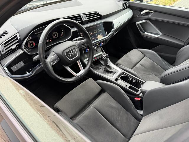 Audi Q3 35 TFSI 150pk S-tronic S-line | Alcantara | Keyless | Dode hoek | Elek. Achterklep | Camera | Rijklaar incl. 1 jaar Bovag garantie