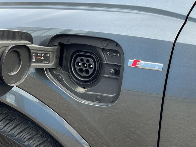 Audi Q3 Sportback 45 TFSI e 245 pk S-line Black sfeerverlichting