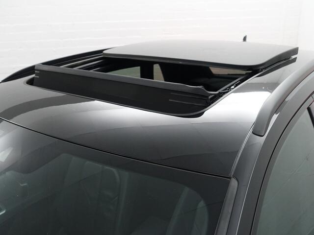 Audi Q3 35 TFSI S Line edition one Aut- Panoramadak, Carplay, Android Auto, Camera, Stoelverwarming