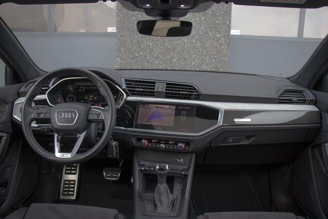 Audi Q3 Sportback 45 TFSI e S Edition | S-Line | Pano | Carbon | Leer | Sonos HD Audio | Camera | ACC | Matrix LED | Climate | Sfeer | DAB | Virtual | Stoelverwarming | Electrische Stoelen + Memory | Black Pack | 20 Inch | 1 Eigenaar | Dealer Onderhouden | Garant