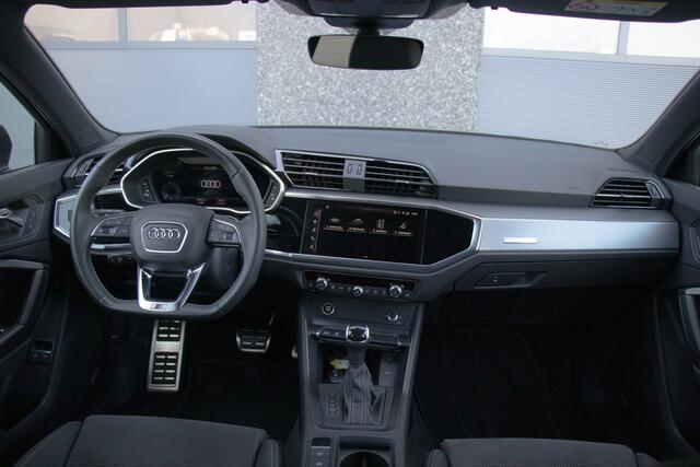 Audi Q3 Sportback 45 TFSI e S Edition | 2 X S-Line | Matrix LED | Virtual | ACC | Side Assist | Black Pack | 20 Inch Performance | Leder | Carplay | Camera | Keyless | Stoelverwarming | 1 Eigenaar | BTW | Dealer Onderhouden | Garantie