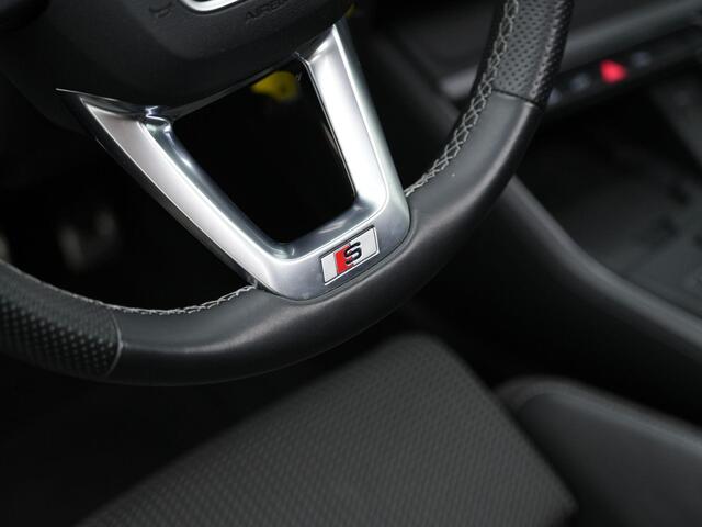 Audi Q3 45 TFSI e 245 pk S-Line | Panoramadak | Trekhaak | Achteruitrijcamera | Stoelverwarming | Adaptive Cruise